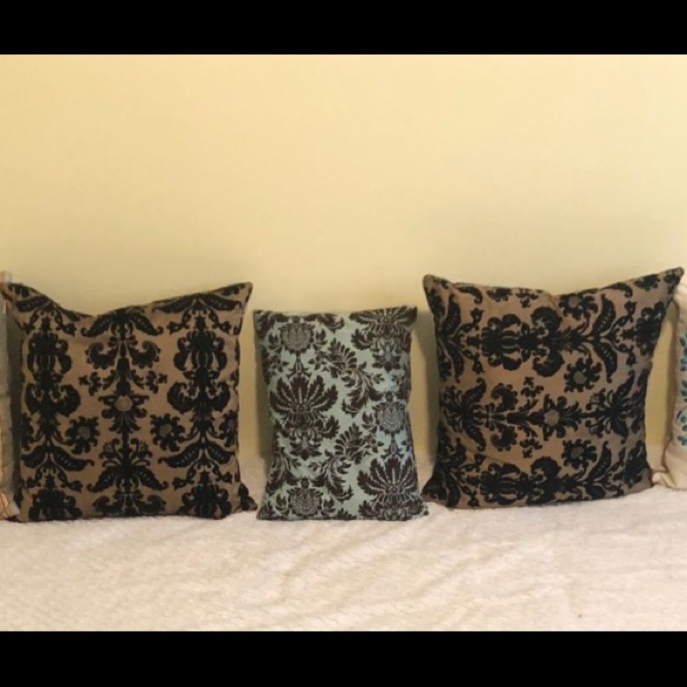 Hefty damask accent pillows. Set of three
